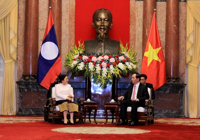 Parlamentspräsidentin Nguyen Thi Kim Ngan empfängt die laotische Parlamentspräsidentin Pany Yathotou - ảnh 1